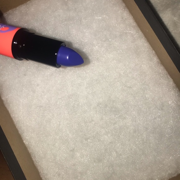 Collectable MAC Trolls Lipstick💄✨Limited Edition✨ - Picture 4 of 4